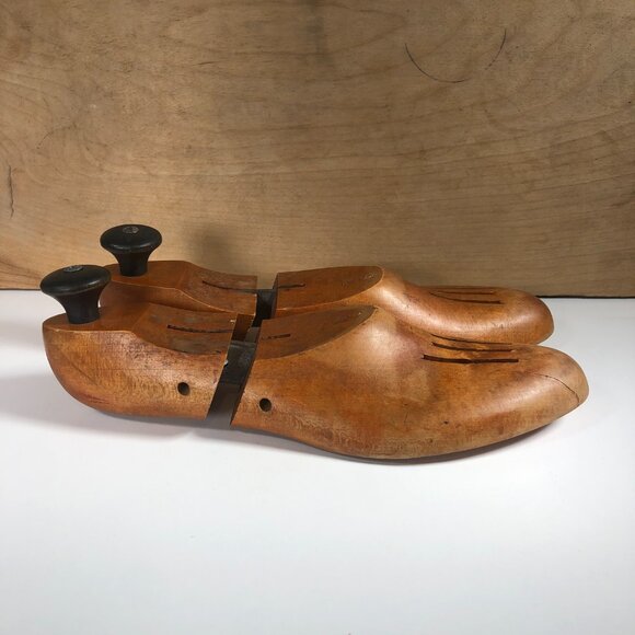 Vintage Solid Wood Shoe Trees Vented Heavy Quality Pair Size 9 M - Picture 2 of 8
